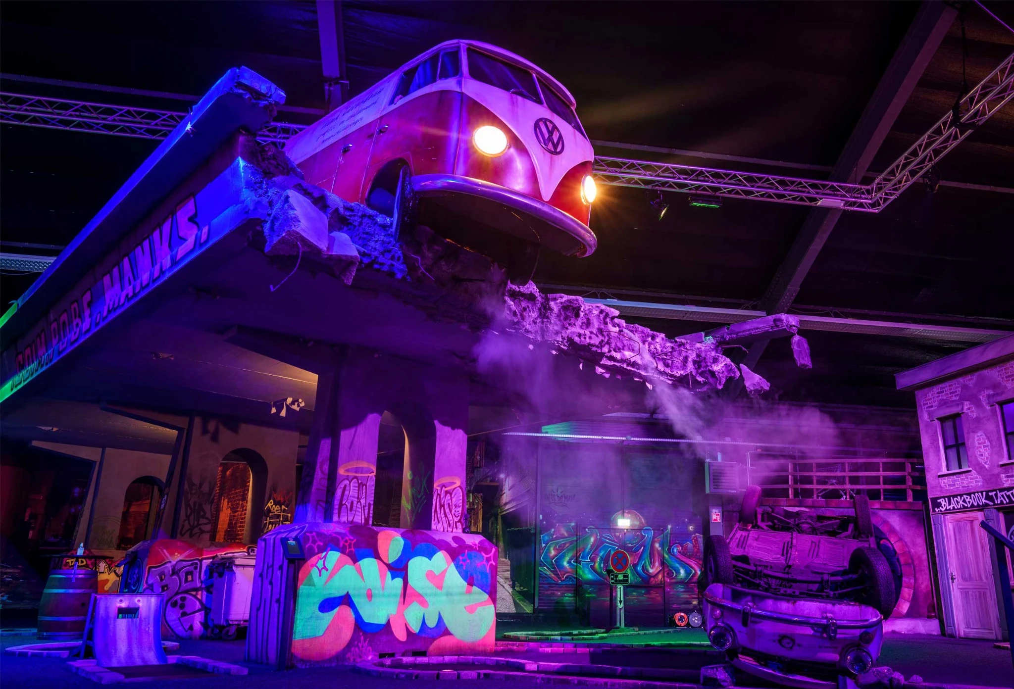 De gerealiseerde Volkswagen boven de Happy Highway in The City