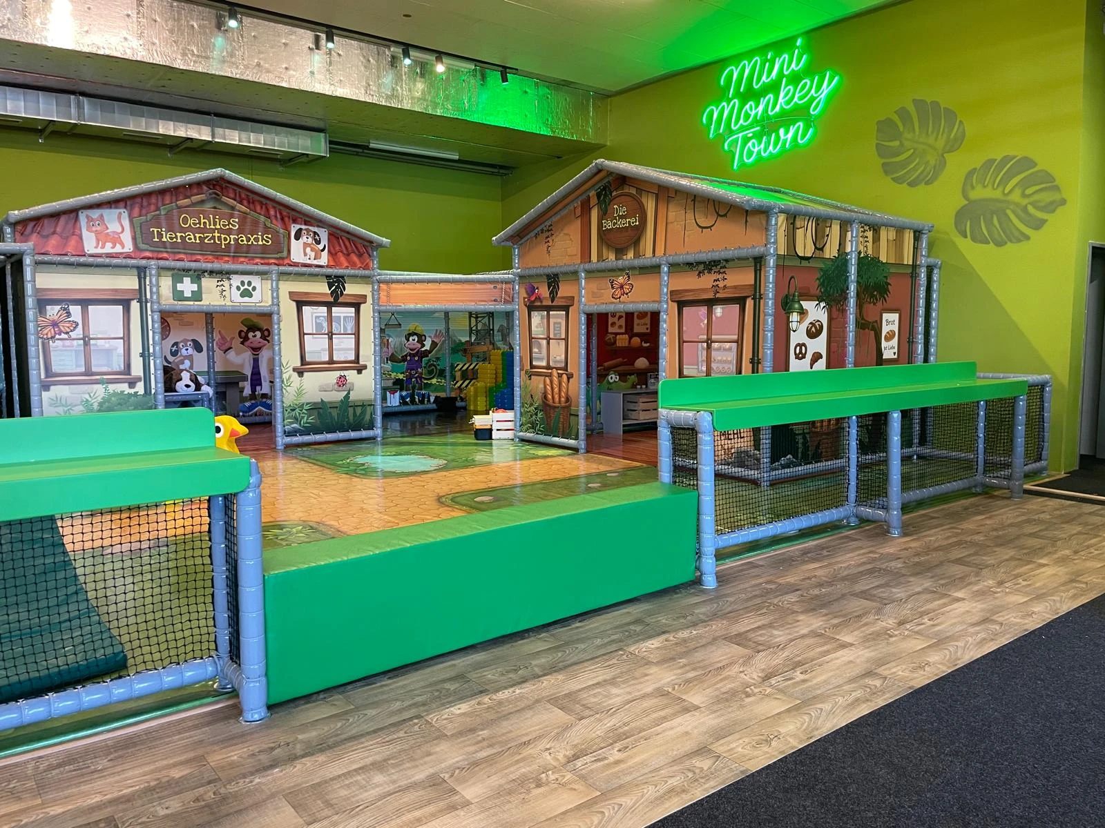 Overzichtsfoto van de gerealiseerde Mini Town speelomgeving